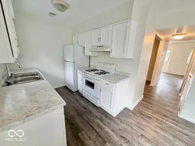 954 Greenwood, Greenwood - 4