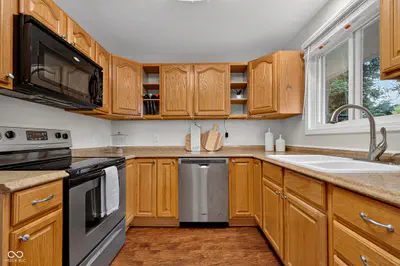 1160 Birnam Woods Trail, Carmel - 13