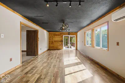 7813 W 50 S, Morgantown - 39