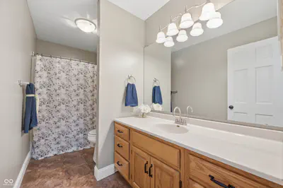 209 Copperwood Court, Muncie - 25