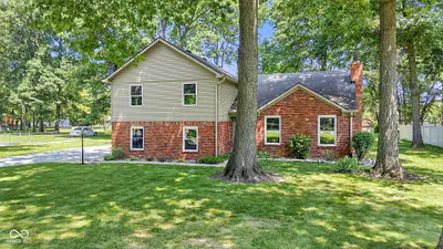 1336 S Heron Drive E, New Palestine - 57