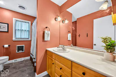 1602 Crescent Drive, Columbus - 28