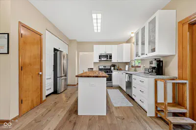 6758 Loretta Court, Avon - 7