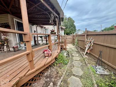 327 W 5th, Peru - 44