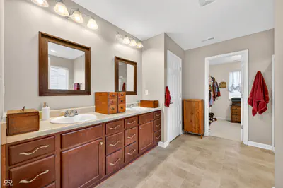 697 Lake Vista Drive, Columbus - 27