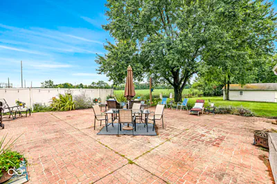 400 Madison Avenue, Pendleton - 46