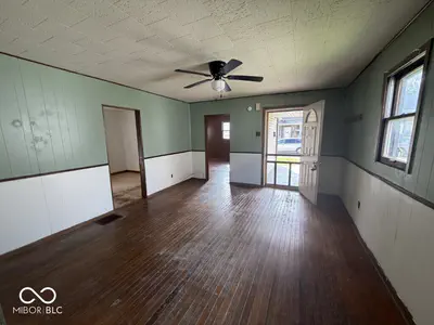 910 Elm Street, Shelbyville - 3