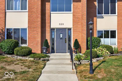 528 Hunters Drive, Carmel - 2
