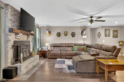 6876 W 300 S, Morgantown - 29