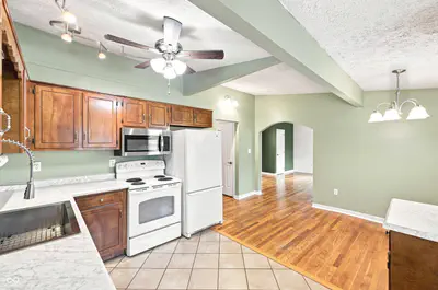 414 Sleepy Hollow Drive, Plainfield - 11