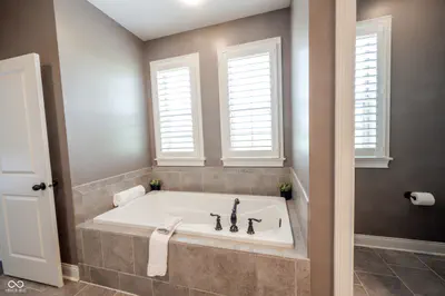 18176 Lakes End Drive, Westfield - 41