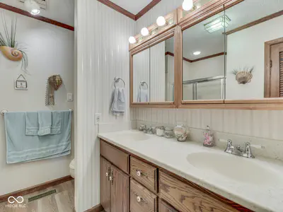 8215 Sweetwater Drive, Nineveh - 41