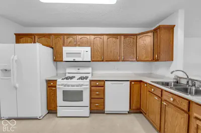 340 Lakewood Court, Avon - 10