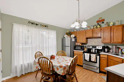 5311 300, New Palestine - 15