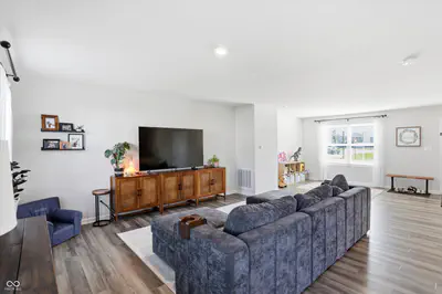 9860 Oakmont East Drive, Pendleton - 10