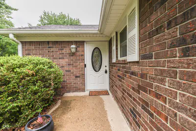703 Hillcrest Drive, Greenwood - 4