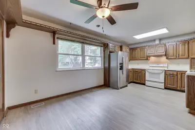 703 Hillcrest Drive, Greenwood - 12