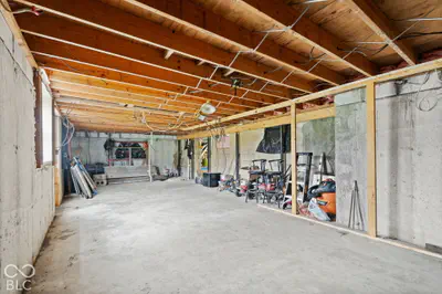 410 Main Street, English - 41