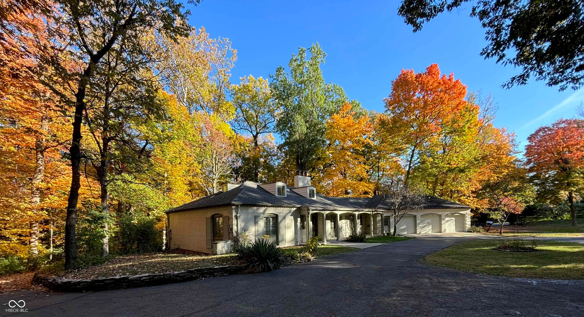 402 Kessler Boulevard West Drive, Indianapolis