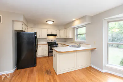 10517 Greenway Drive, Fishers - 12