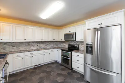 1221 Poplar Street, Seymour - 11