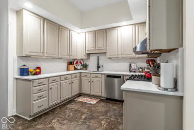 1679 Walnut Trace, Greenfield - 9