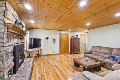 621 Poplar Street, Seymour - 32