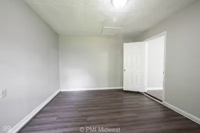 9313 Rochelle Drive, Indianapolis - 12