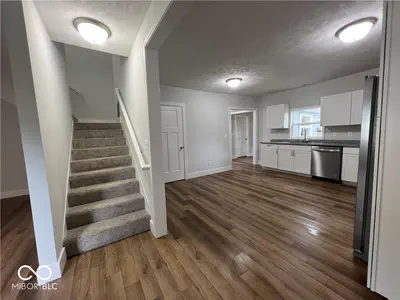 307 Wall Street, Advance - 22
