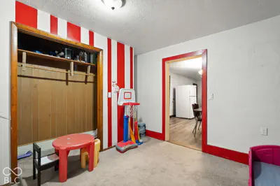 410 Main Street, English - 24