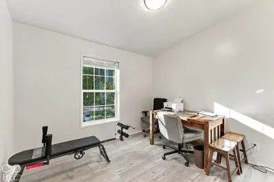 9444 N Gray Avenue, Unionville - 21