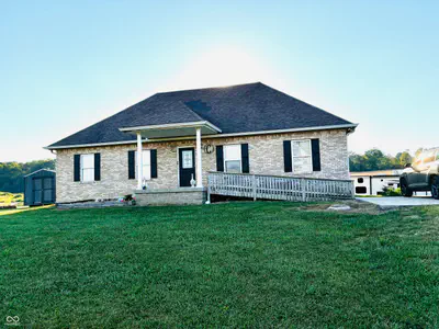 9653 200 Road, Flat Rock - 52