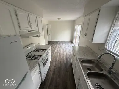 954 Greenwood, Greenwood - 5