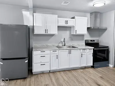 818 W Laurel Street, Seymour - 4