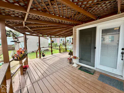 327 W 5th, Peru - 39