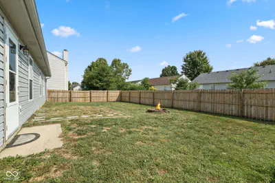 9925 Cedarstone Lane, Avon - 16