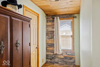621 Poplar Street, Seymour - 34