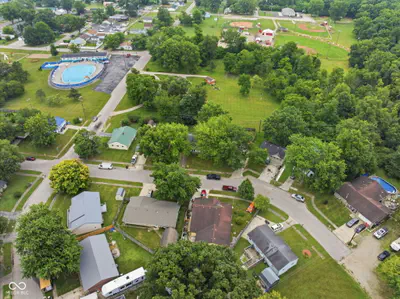609 Airedale Drive, Hartford City - 2