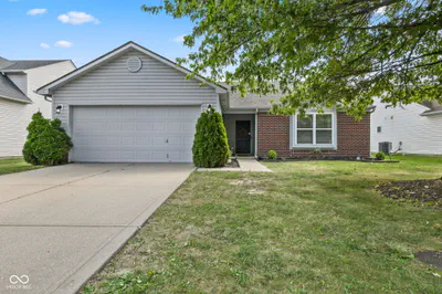 9925 Cedarstone Lane, Avon - 2