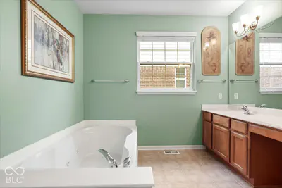 8923 W Cobblestone Drive W, Zionsville - 19
