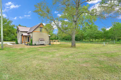 2426 650, Waynetown - 76