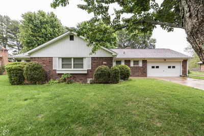 703 Hillcrest Drive, Greenwood