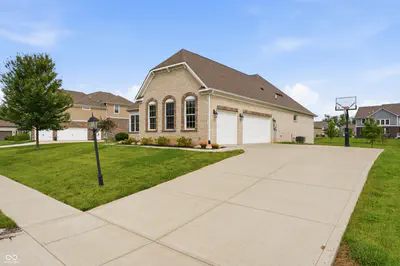 5218 Sweetwater Drive, Noblesville - 2