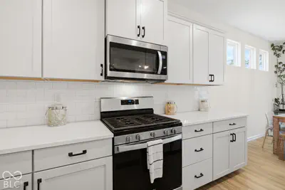 825 Stone Trace, Avon - 17