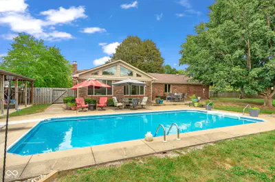 1221 Normandie Court, Avon - 33