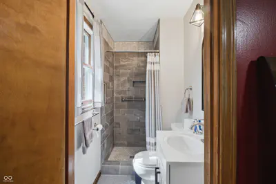 1170 W Base Road, North Vernon - 32