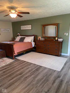 1121 W Washington Avenue, Shelbyville - 17