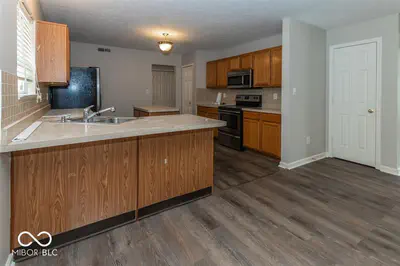 10686 Trailwood Drive, Fishers - 12