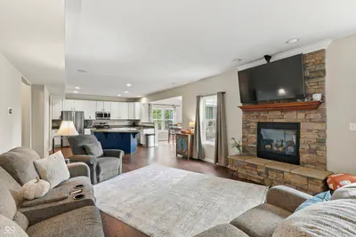 12248 Hawks Nest Drive, Fishers - 19