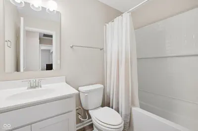6387 Wasco Drive, Whitestown - 19